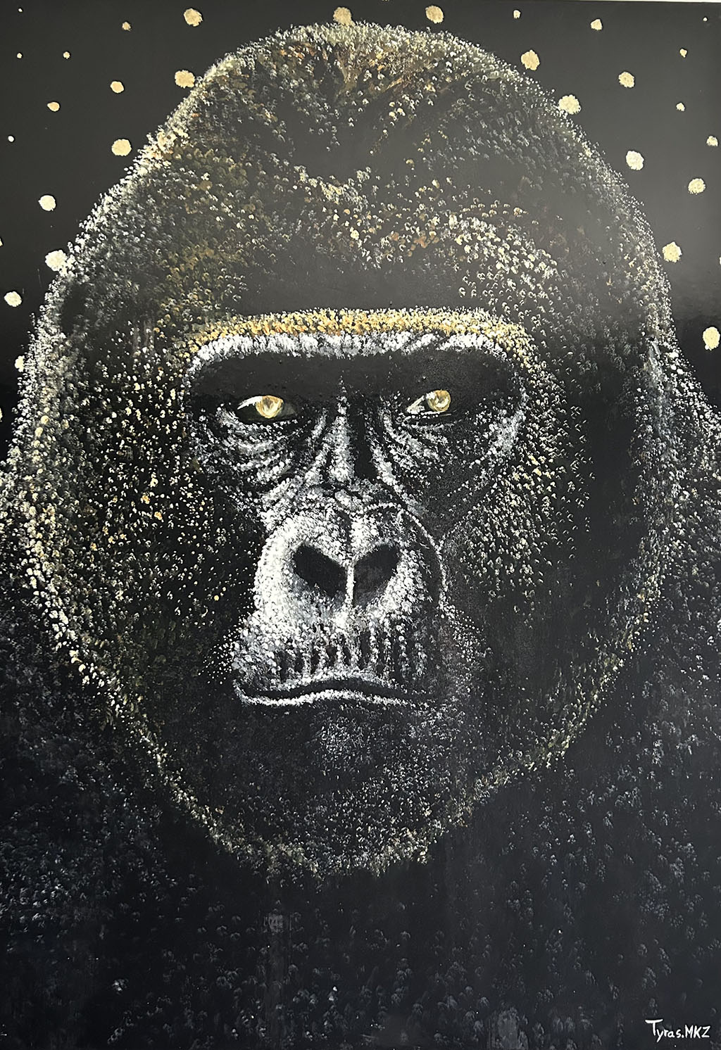 Son regard intense, presque humain, capte l’attention et éveille l’empathie.
